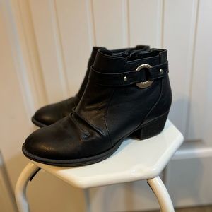 Dr. Scholls booties, super comfy! Size 8 1/2M